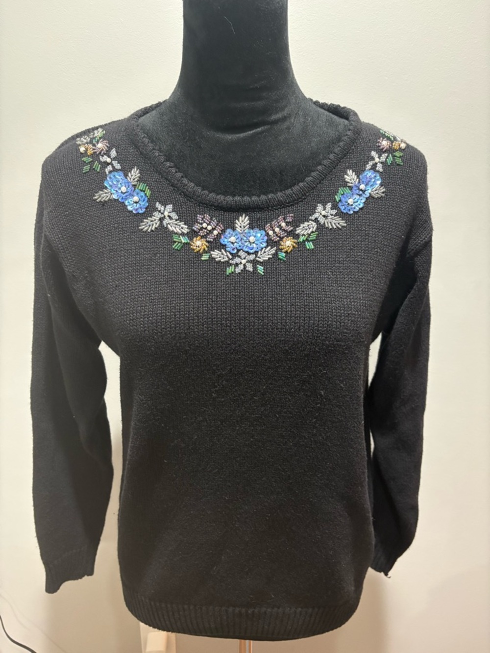 80’s Vintage Trimmings Floral Beaded Neckline Sweater Sz Small